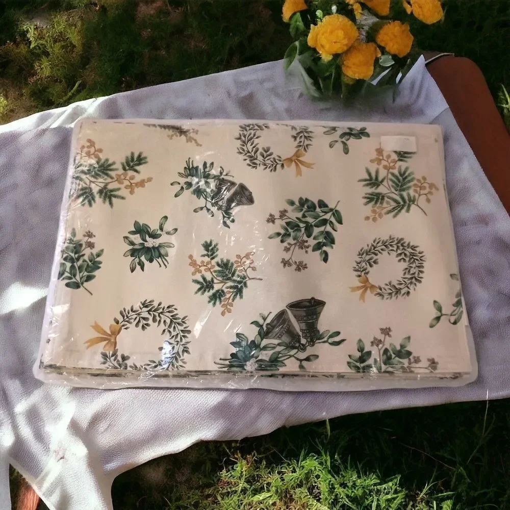6 MARTHA STEWART Placements Bells Greenery Fabric Christmas Holiday Winter NEW.‎